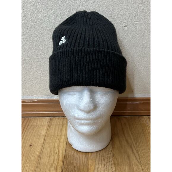Nike ACG Black Cuffed Beanie 1SIZE DM4706-010 - Picture 1 of 4